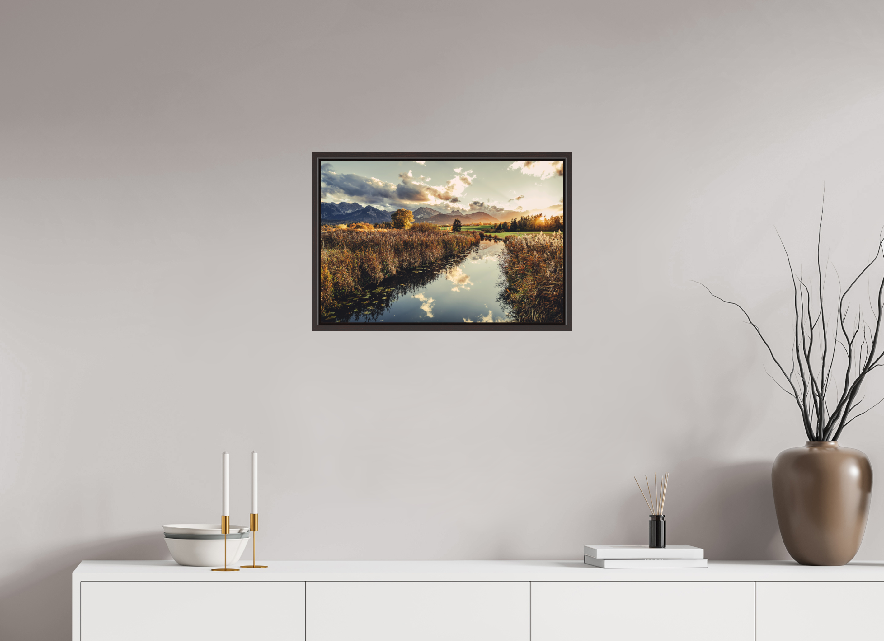 60 x 40 cm, Foto Abzug hinter Acryglas matt mit 15mm Holzrahmen, Farbe Holzrahmen: Erle, braun. Hopfensee im Allgäu - goldener Herbst in der Abendstimmung