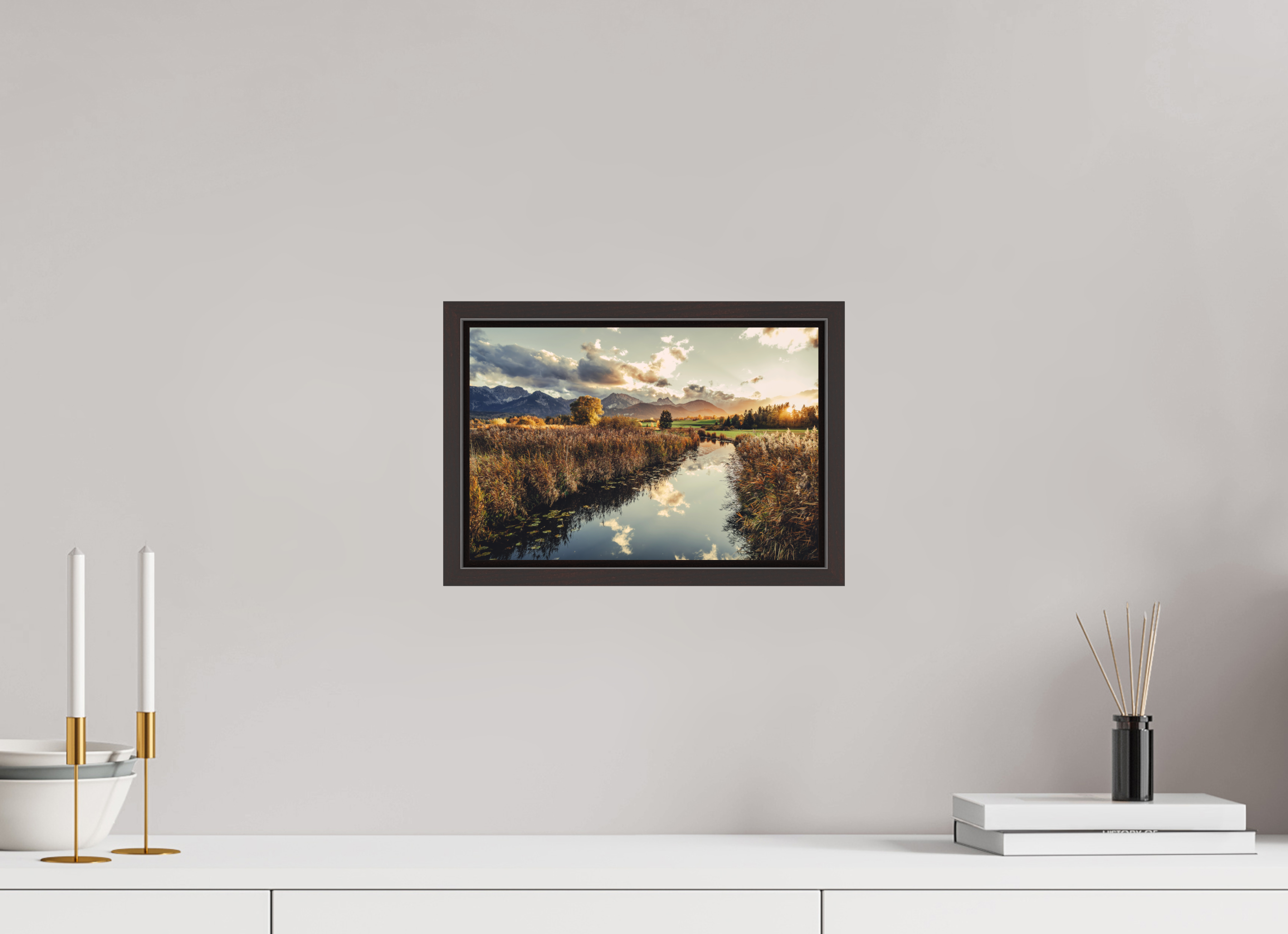 30 x 20 cm, Foto Abzug hinter Acryglas matt mit 15mm Holzrahmen, Farbe Holzrahmen: Erle, braun. Hopfensee im Allgäu - goldener Herbst in der Abendstimmung