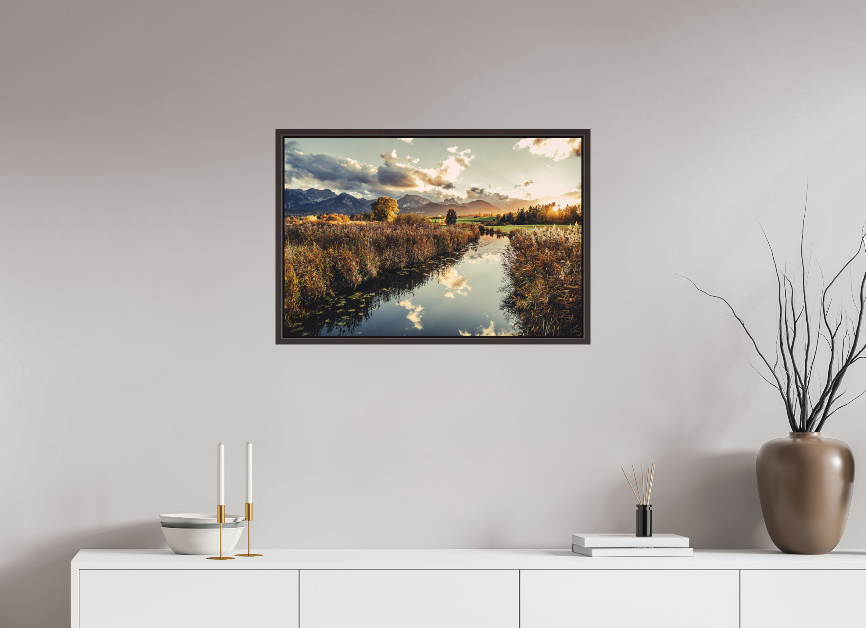 75 x 50 cm, Foto Abzug hinter Acryglas matt mit 15mm Holzrahmen, Farbe Holzrahmen: Erle, braun. Hopfensee im Allgäu - goldener Herbst in der Abendstimmung